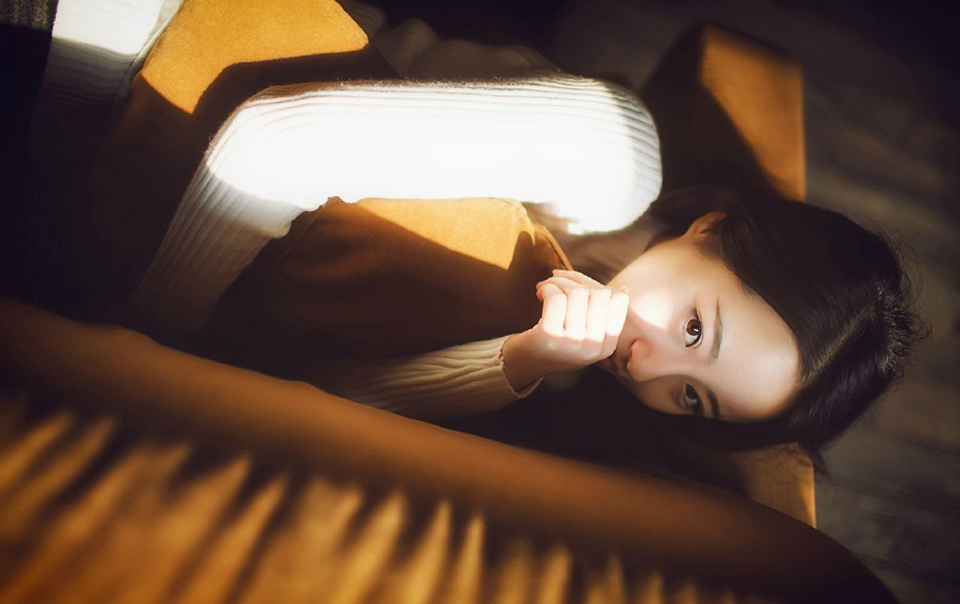 人，真是奇怪，没有外人来证明你，就往往看不出自己的价值。——三毛《撒哈拉的故事》